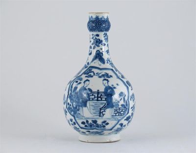 Appraisal: A Chinese blue and white guglet with a hua shih