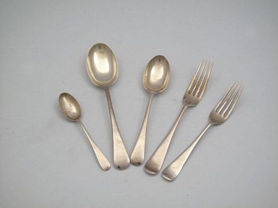 Appraisal: A silver Old English pattern canteen for six by Walker