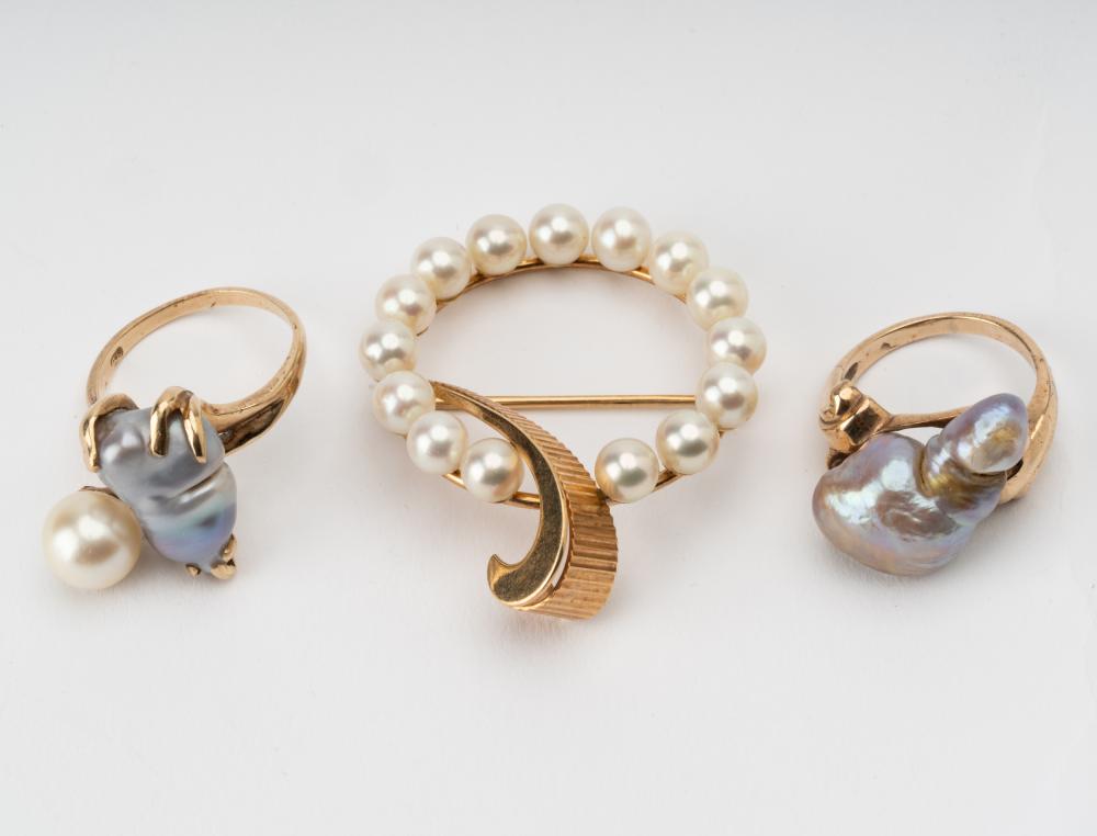 Appraisal: GROUP OF ASSORTED KARAT YELLOW GOLD CULTURED PEARL JEWELRYcomprising karat