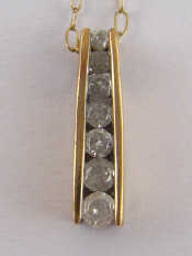 Appraisal: A carat gold diamond pendant approx mm gms