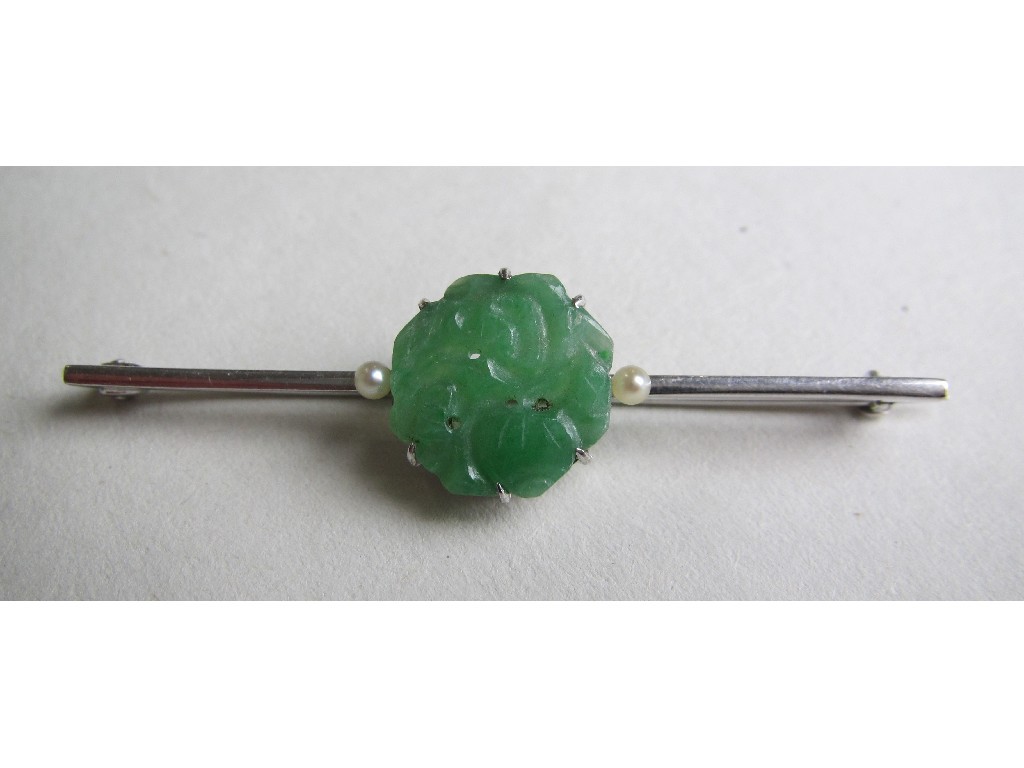 Appraisal: Eighteen carat white gold bar brooch with carved jade centre