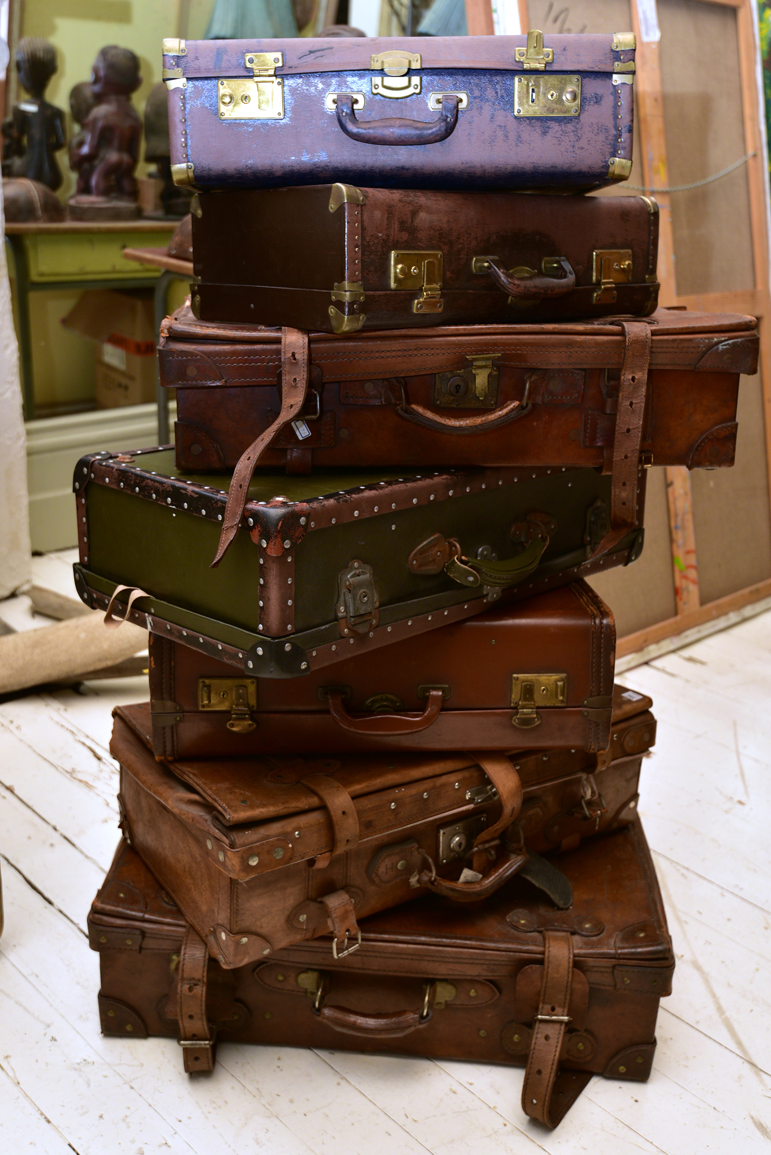 Appraisal: SEVEN VINTAGE VINYL AND LEATHER SUITCASES x x