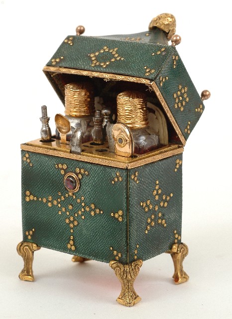 Appraisal: AN EARLY TH CENTURY GILT METAL MOUNTED SHAGREEN NECESSAIRE Upright