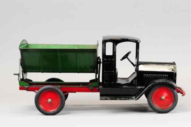 Appraisal: STURDITOY SIDE DUMP TRUCK C ''Sturditoy Construction Co '' black