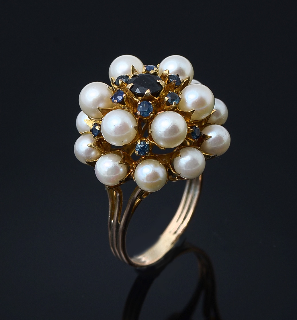 Appraisal: K SAPPHIRE PEARL HAREM RING K yellow gold ring contains