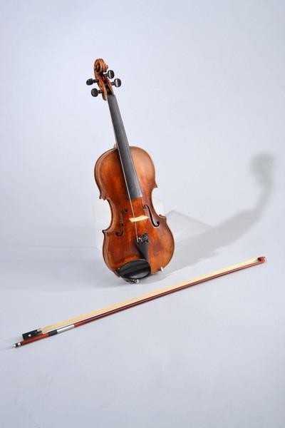 Appraisal: VIOLIN - MID TH CENTURY GERMAN VIOLIN MITTENWALD COMES WITH