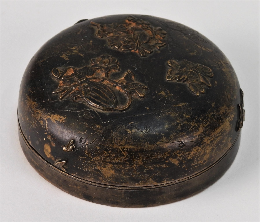 Appraisal: JAPANESE MIXED METAL SNUFF OR PASTE BOX JapanLate th CenturyCircular