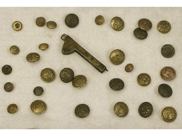 Appraisal: Collection of US and Confederated Civil War buttons some appear