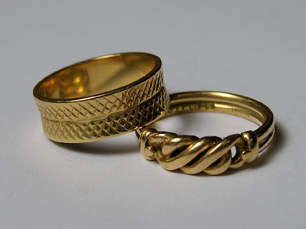 Appraisal: An ct gold plated ring with double-shank to w an