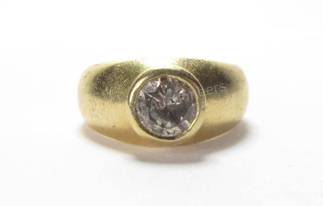 Appraisal: An K yellow gold gent's ring having an approximately ct