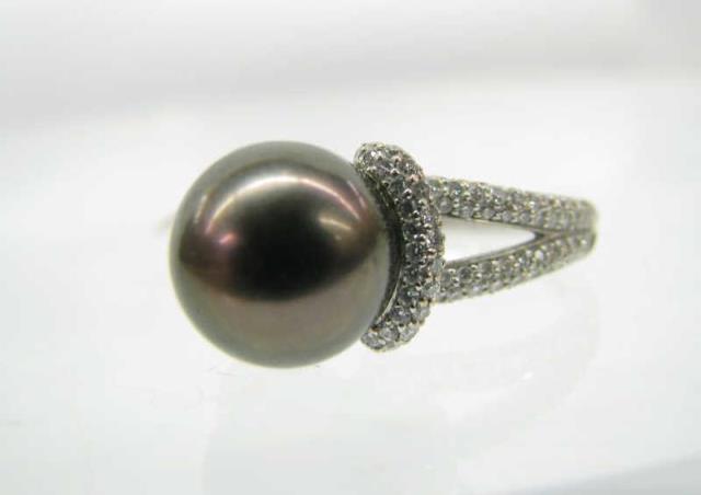 Appraisal: An K white gold ring with a mm chocolate Tahitian