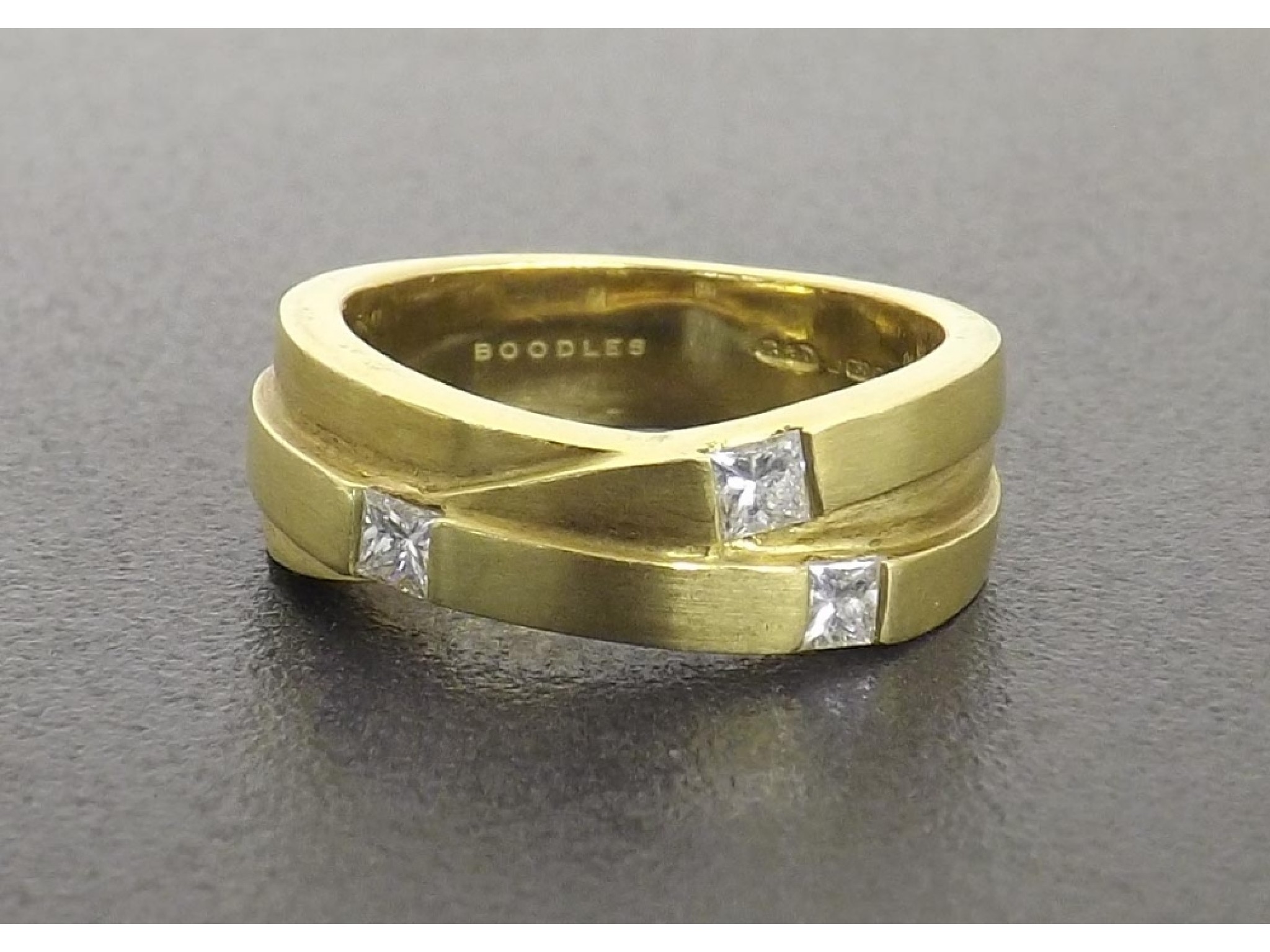 Appraisal: Boodle Dunthorne Kit Kaboodle ct yellow gold diamond ring highlighted