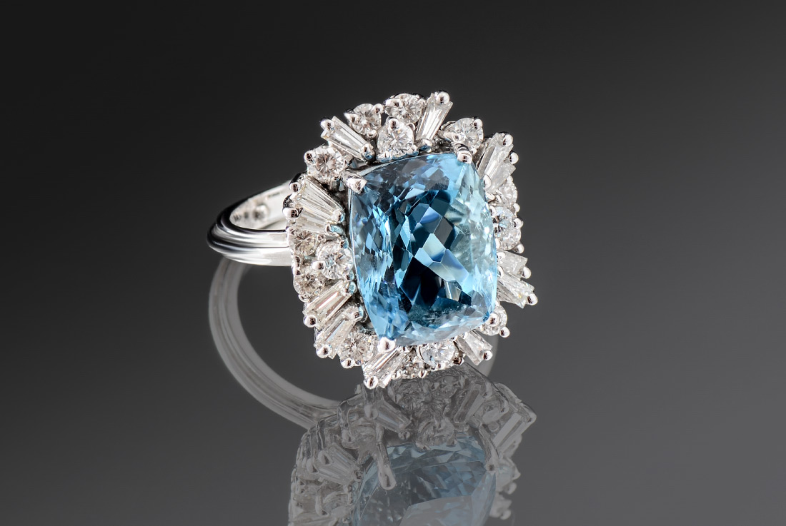 Appraisal: K AQUAMARINE AND DIAMOND RING A fine hand crafted K