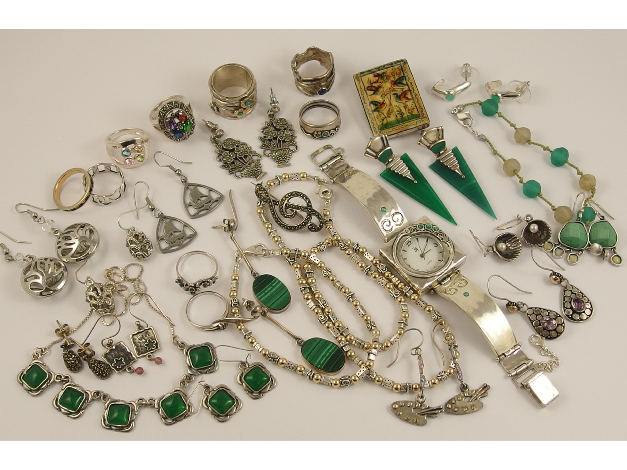 Appraisal: A collection of silver and white metal jewellery to include