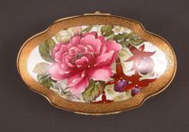 Appraisal: Limoges Hand Painted Rose Box Hand-painted porcelain box by Limoges