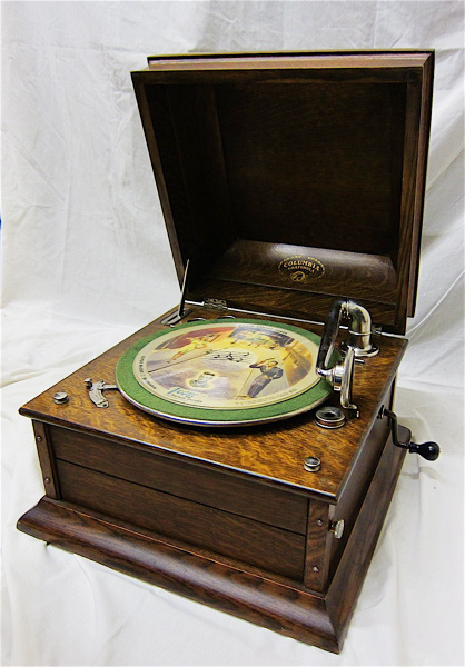 Appraisal: COLUMBIA GRAFONOLA DISC PHONOGRAPH an oak cased table model c