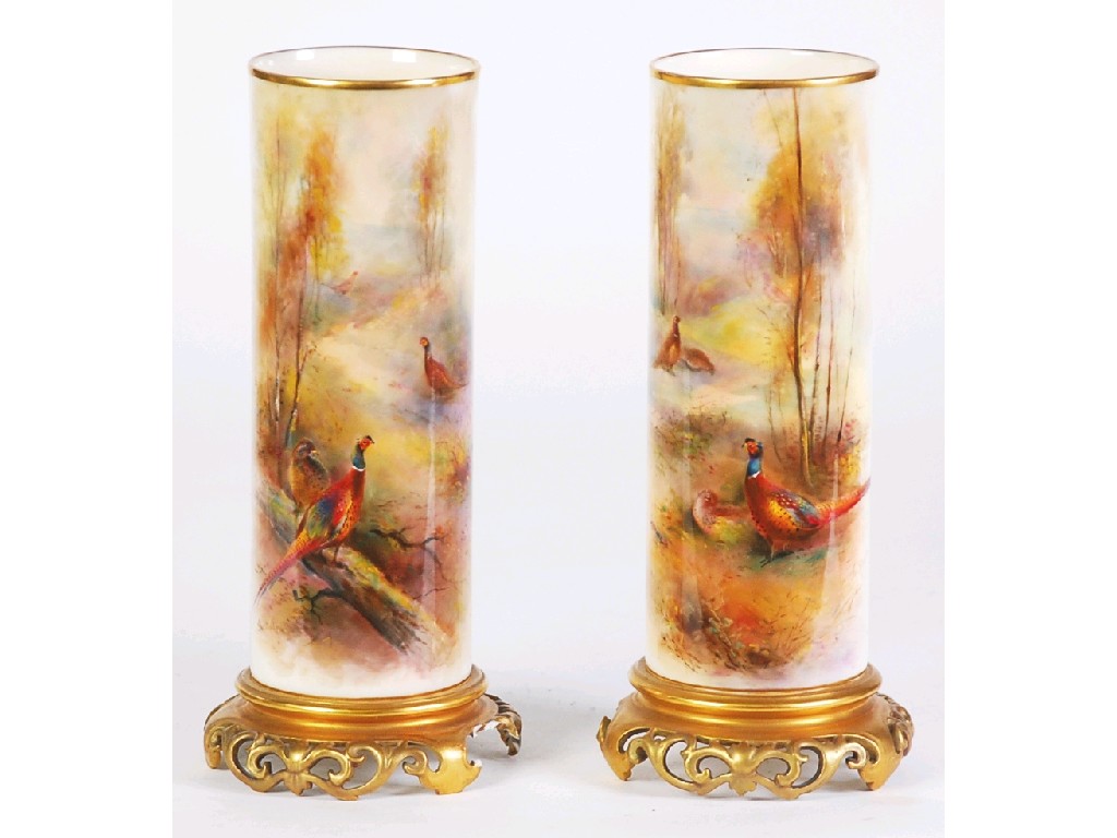 Appraisal: PAIR OF EARLY TWENTIETH CENTURY ROYAL WORCESTER HAND PAINTED CHINA