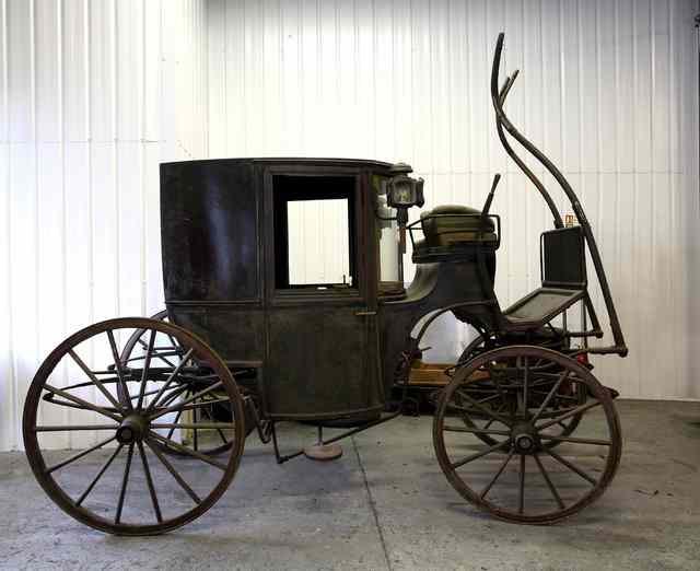 Appraisal: A horse drawn carriage with steering to the front axle