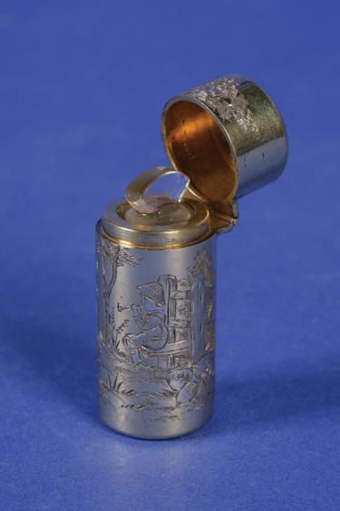 Appraisal: A VICTORIAN SILVER GILT SCENT BOTTLE of cylindrical form the