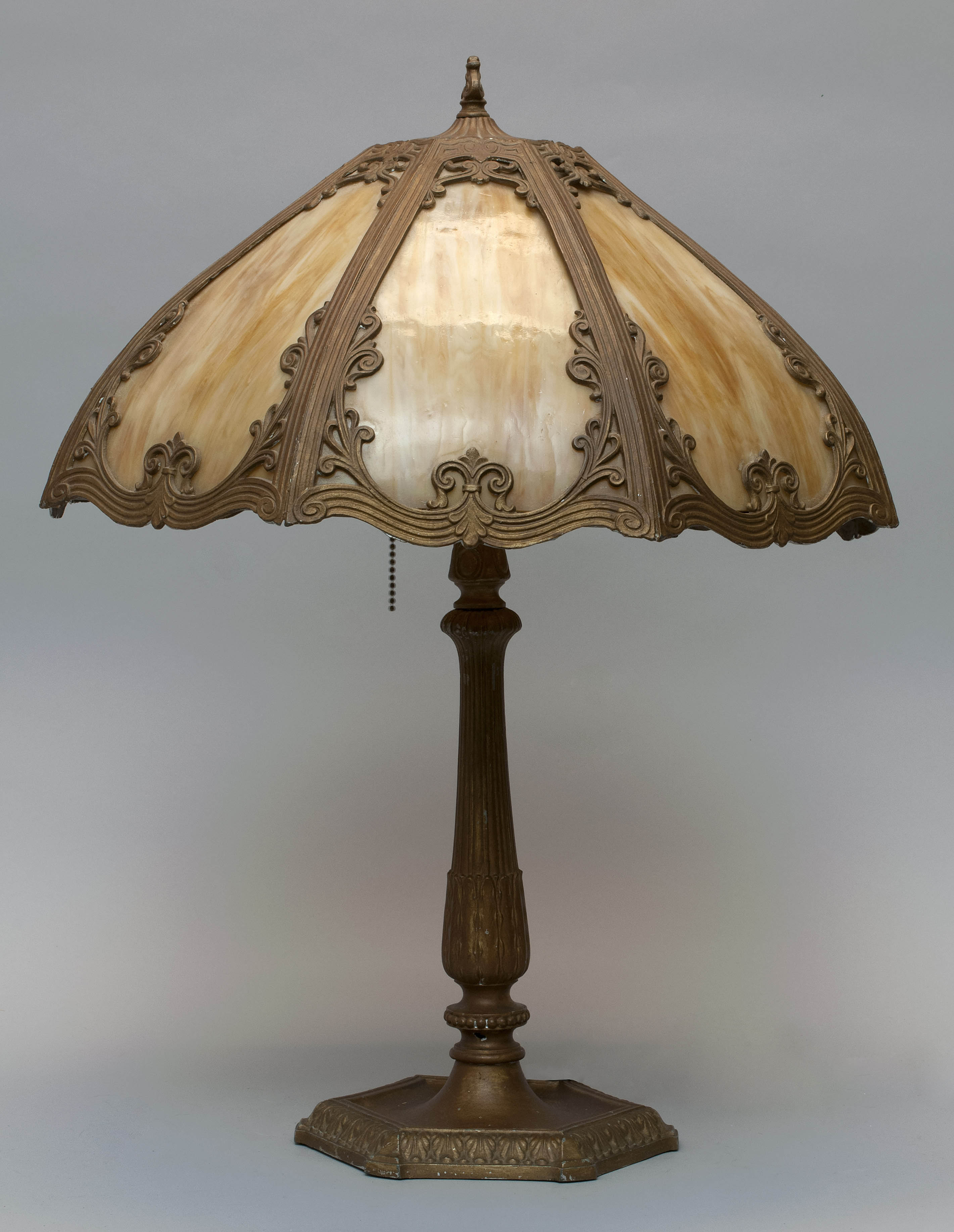 Appraisal: ART NOUVEAU TABLE LAMP WITH EIGHT-PANEL SLAG GLASS SHADE Pot