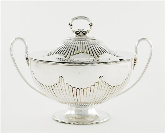 Appraisal: English Georgian style silverplate tureen circa acanthus-finial handle on domed