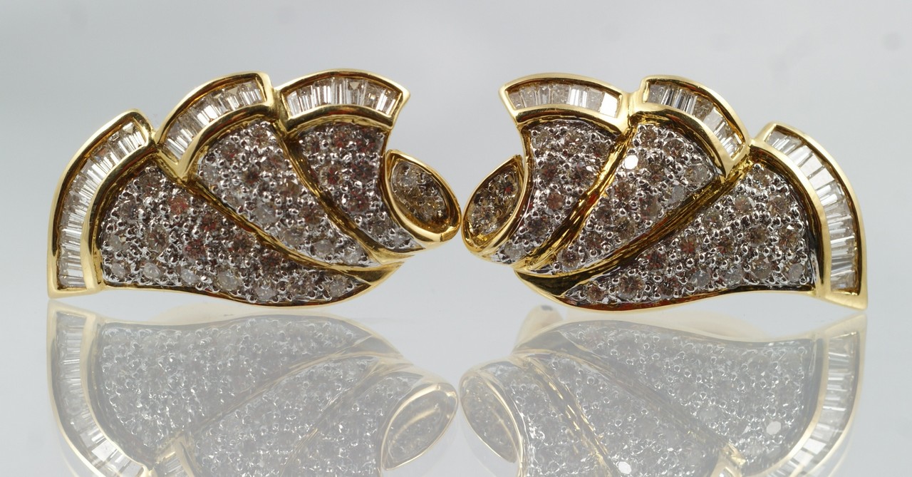 Appraisal: K YG and diamond shell shaped earrings