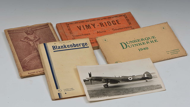 Appraisal: A SMALL QUANTITY OF COLLECTABLE POSTCARD BOOKS to include Vimy-Ridge