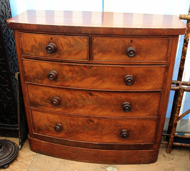 Appraisal: A VICTORIAN MAHOGANY BOW FRONTED CHEST of two short and