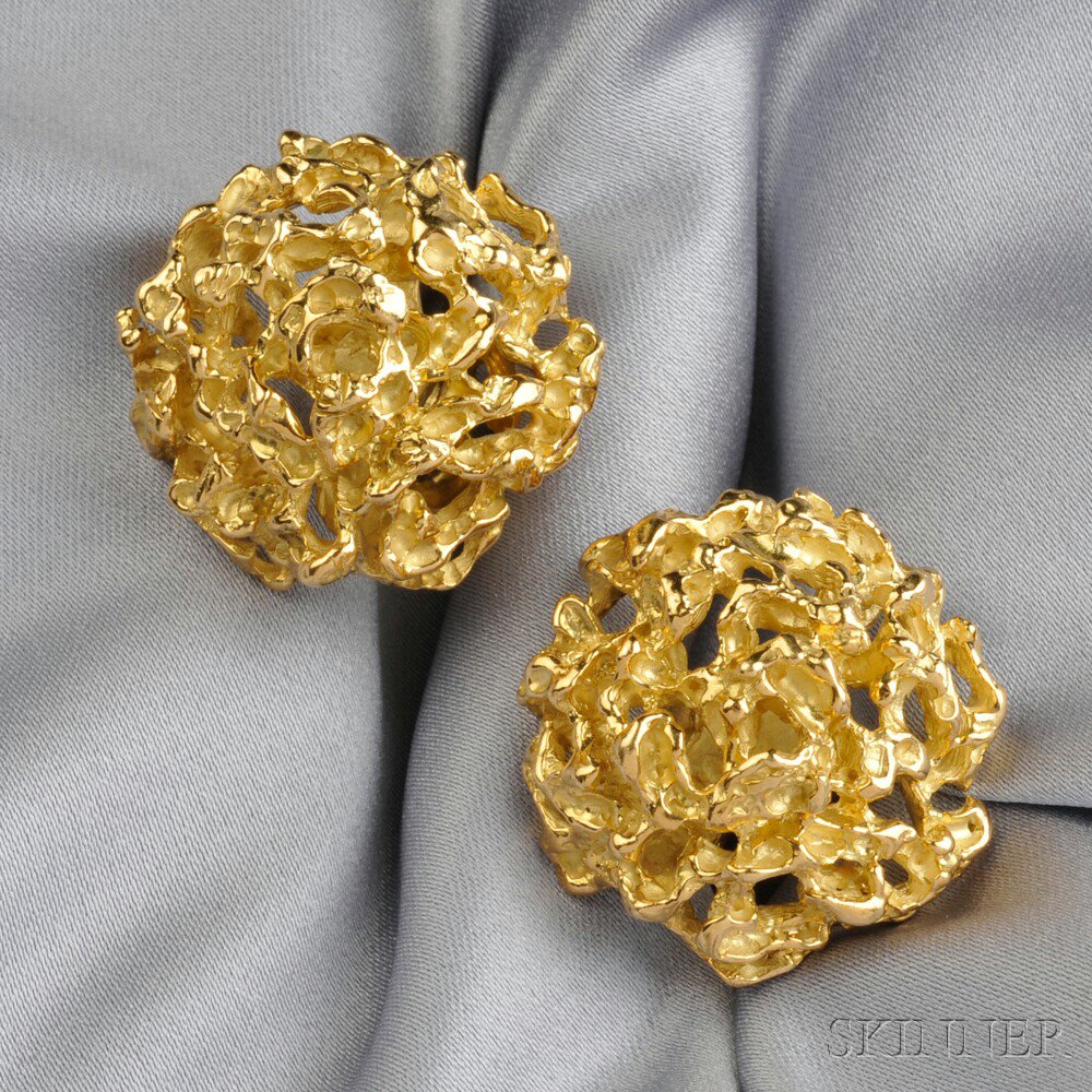 Appraisal: kt Gold Cuff Links Arthur King each designed as an