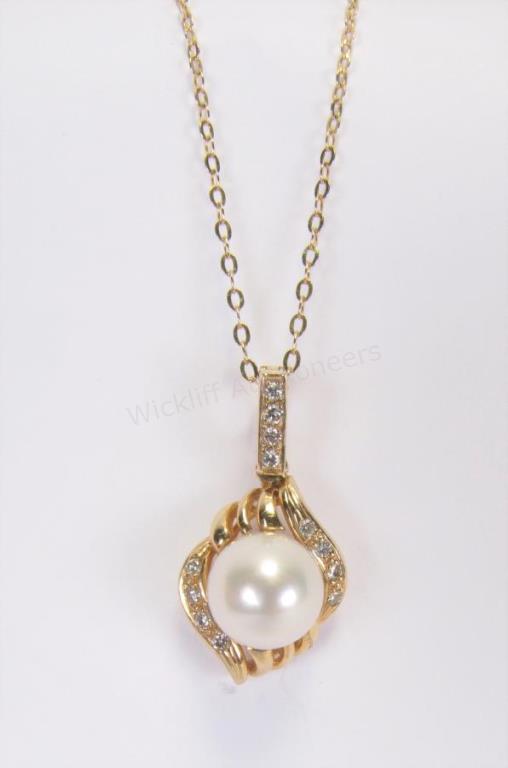 Appraisal: A K yellow gold pendant with an mm cultured pearl