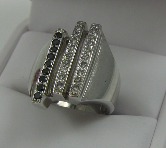 Appraisal: BLACK DIAMOND AND COLORLESS DIAMOND RING k white gold and