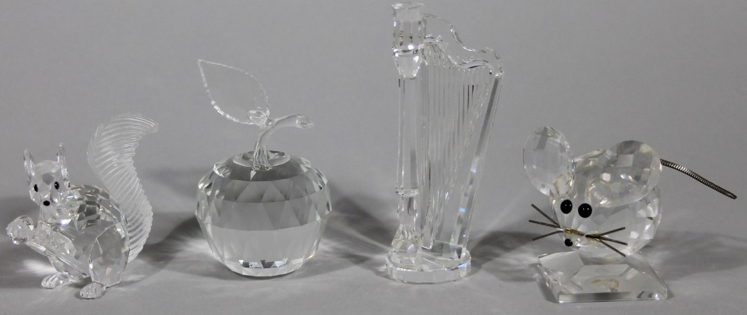 Appraisal: Various Swarovski crystal animals and ornaments comprising apple with leaf