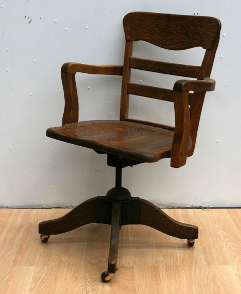 Appraisal: A late Edwardian swivel office chair in pale oak