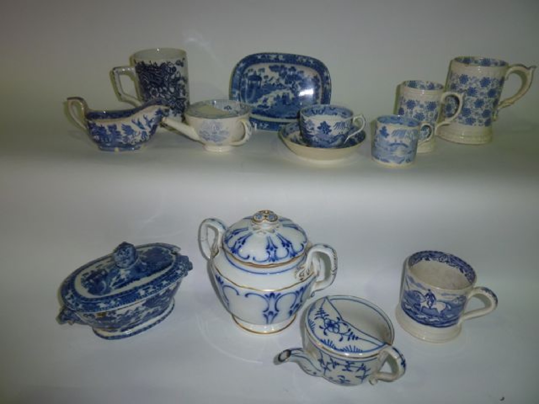 Appraisal: A quantity of mainly th century blue and white ceramics