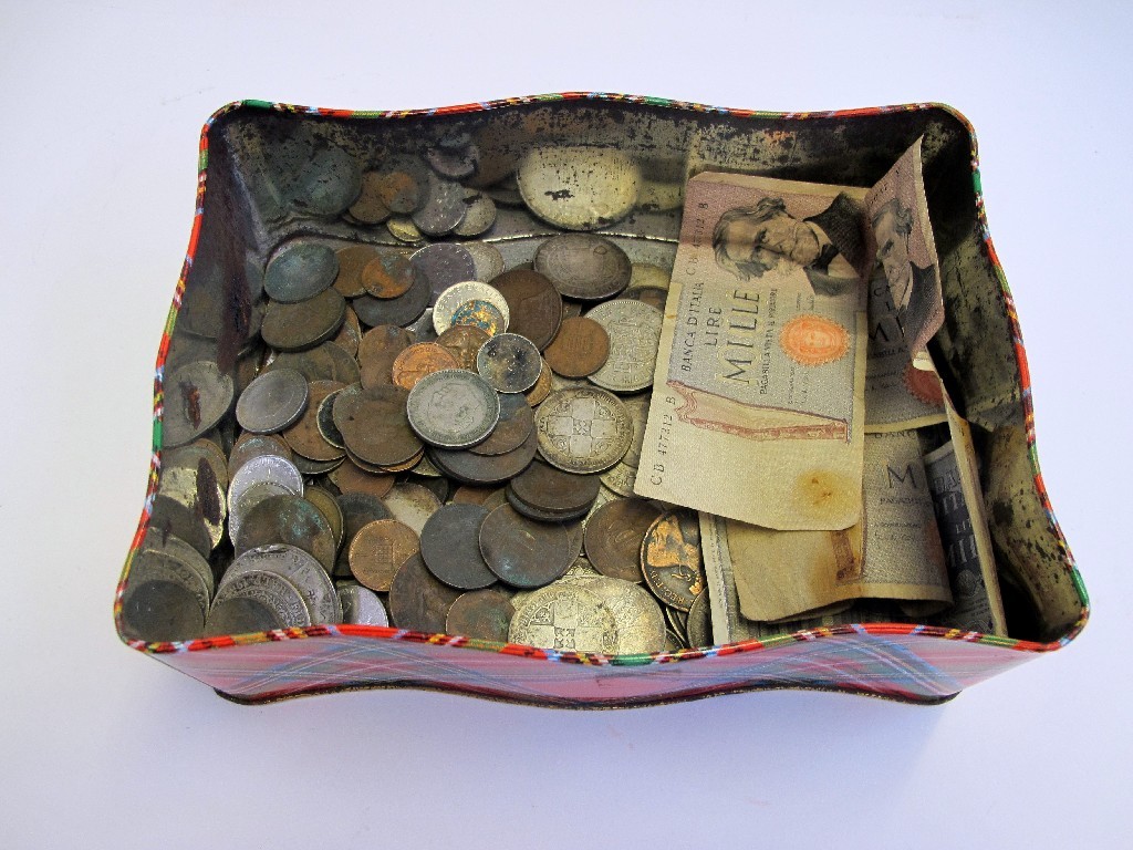 Appraisal: A box of assorted coins and banknotes