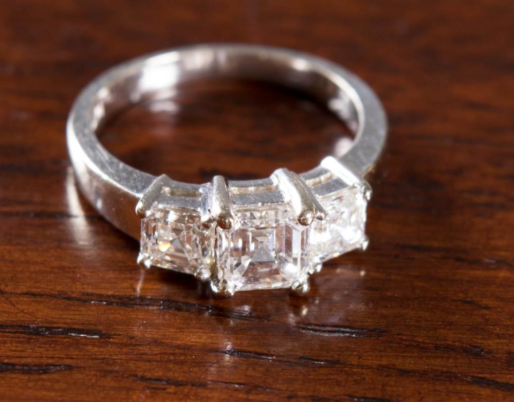 Appraisal: THREE-STONE DIAMOND AND FOURTEEN KARAT GOLD RING The k white