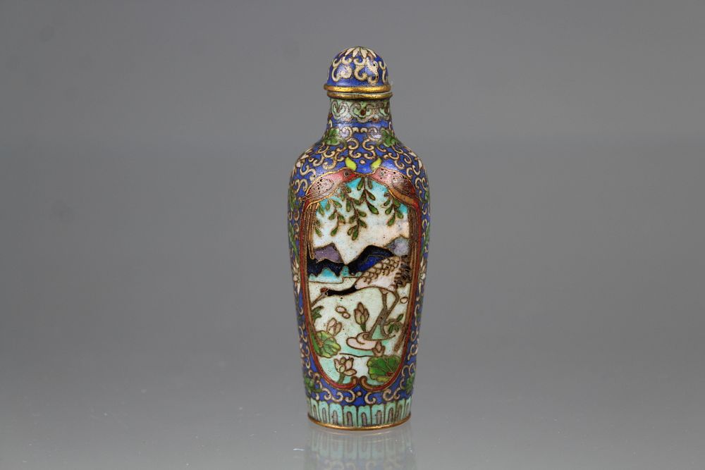 Appraisal: Chinese Cloisonne 'Crane' Snuff Bottle Chinese Cloisonne 'Crane' Snuff Bottle