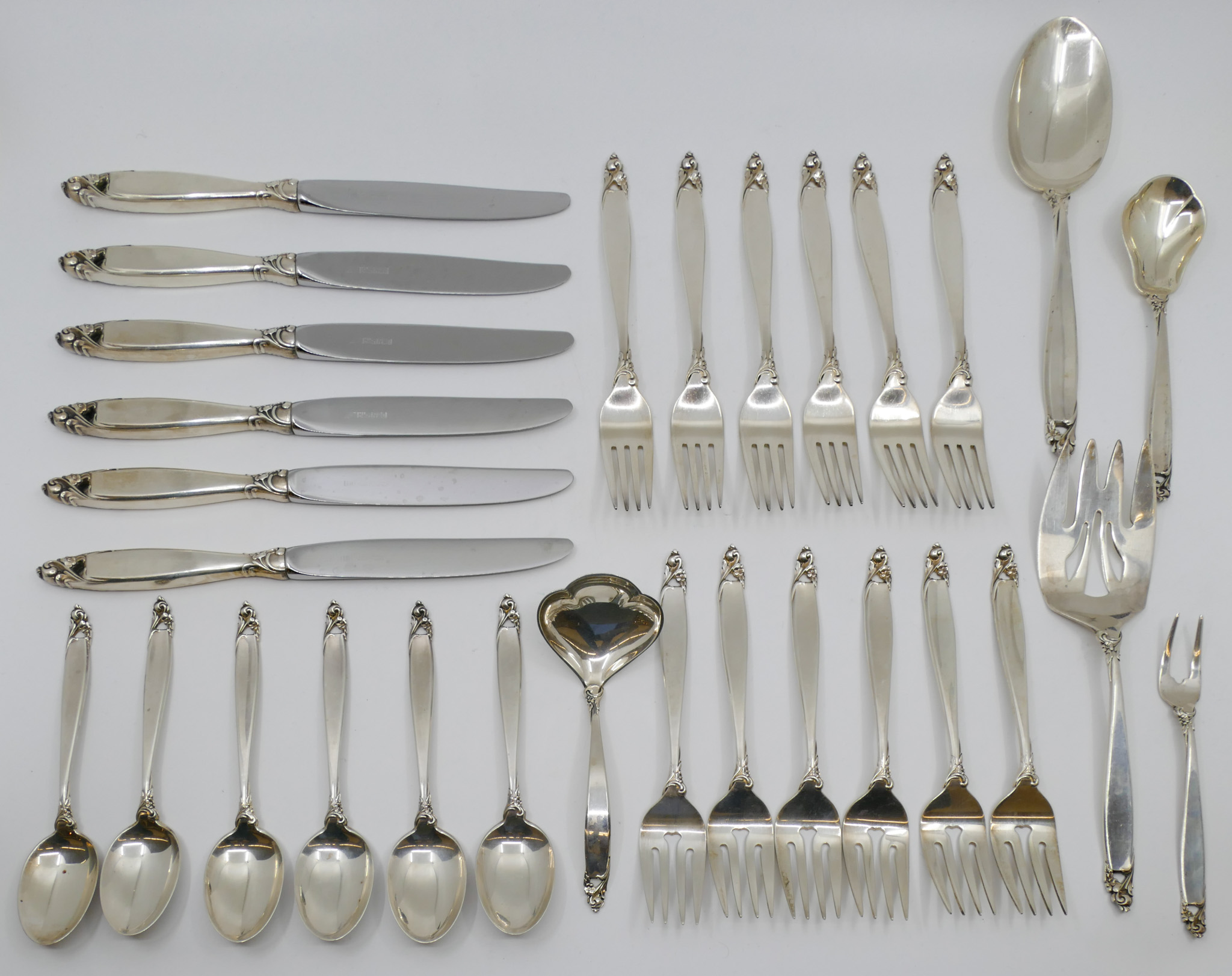 Appraisal: pc Lunt Counterpoint Sterling Flatware Service for - Grams Filled