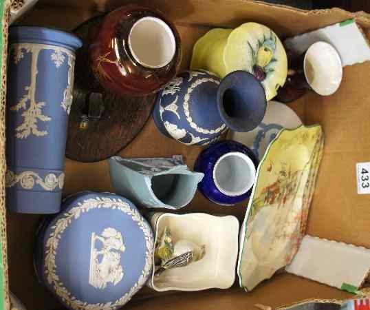 Appraisal: A collection of various Pottery to include Wedgwood Jasperware Royal