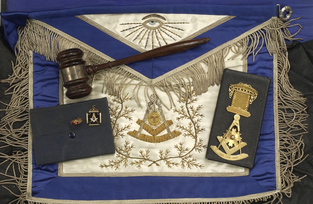 Appraisal: SIX MASONIC ITEMS Mid- th Century K gold Blue Lodge