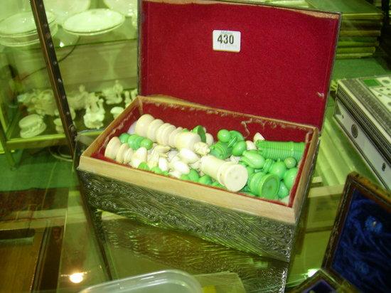 Appraisal: A STAINED GREEN AND WHITE IVORY CHESS SET IN A