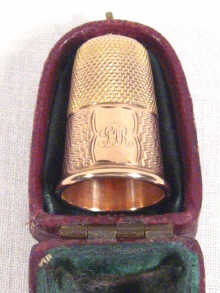 Appraisal: A yellow metal tests gold thimble in original Morocco case