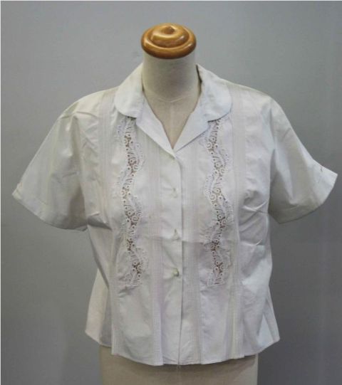 Appraisal: Blouse in white cotton with pintucked and appliqued lace panels