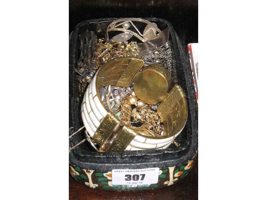 Appraisal: Box of costume and silver jewellery