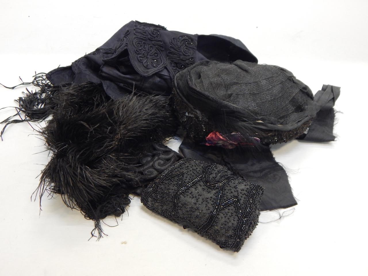 Appraisal: A quantity of textile related items to include a black