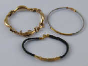 Appraisal: A yellow metal tests carat gold bracelet unascribed marks approx