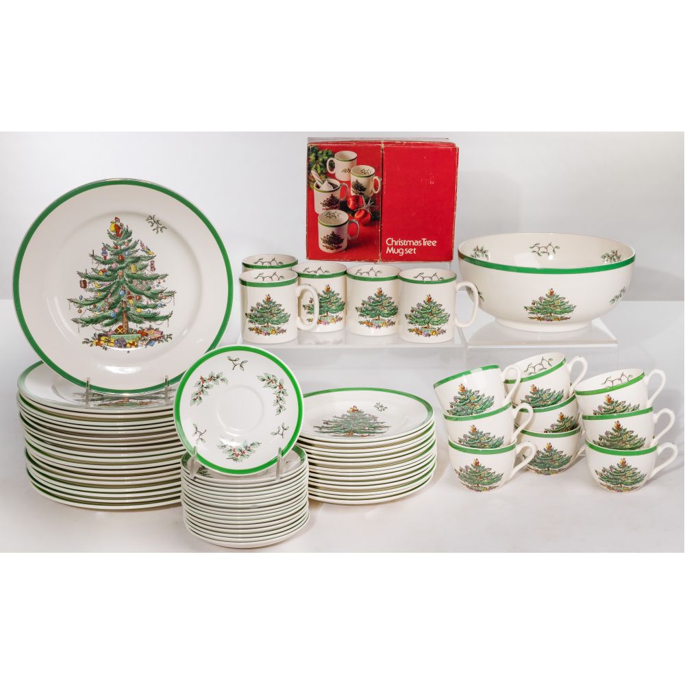 Appraisal: SPODE CHRISTMAS TREE TABLEWARE items including -inch dinner plates a