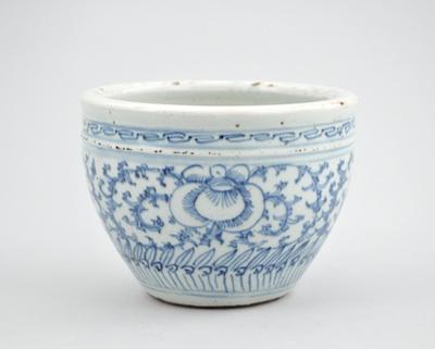 Appraisal: A Blue and White Canton Porcelain Bowl Chinese ca Late