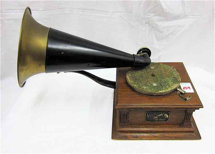 Appraisal: VICTOR MONARCH JUNIOR PHONOGRAPH type E serial c - having