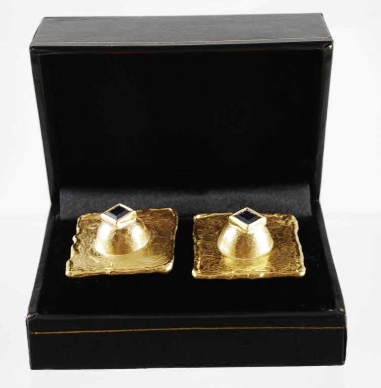 Appraisal: Pair K yellow gold cuff links each containing square sapphire